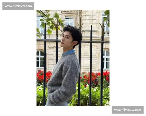 陈哲远泰国见面会 C 位登场，与高层合影尽显国际巨星风范